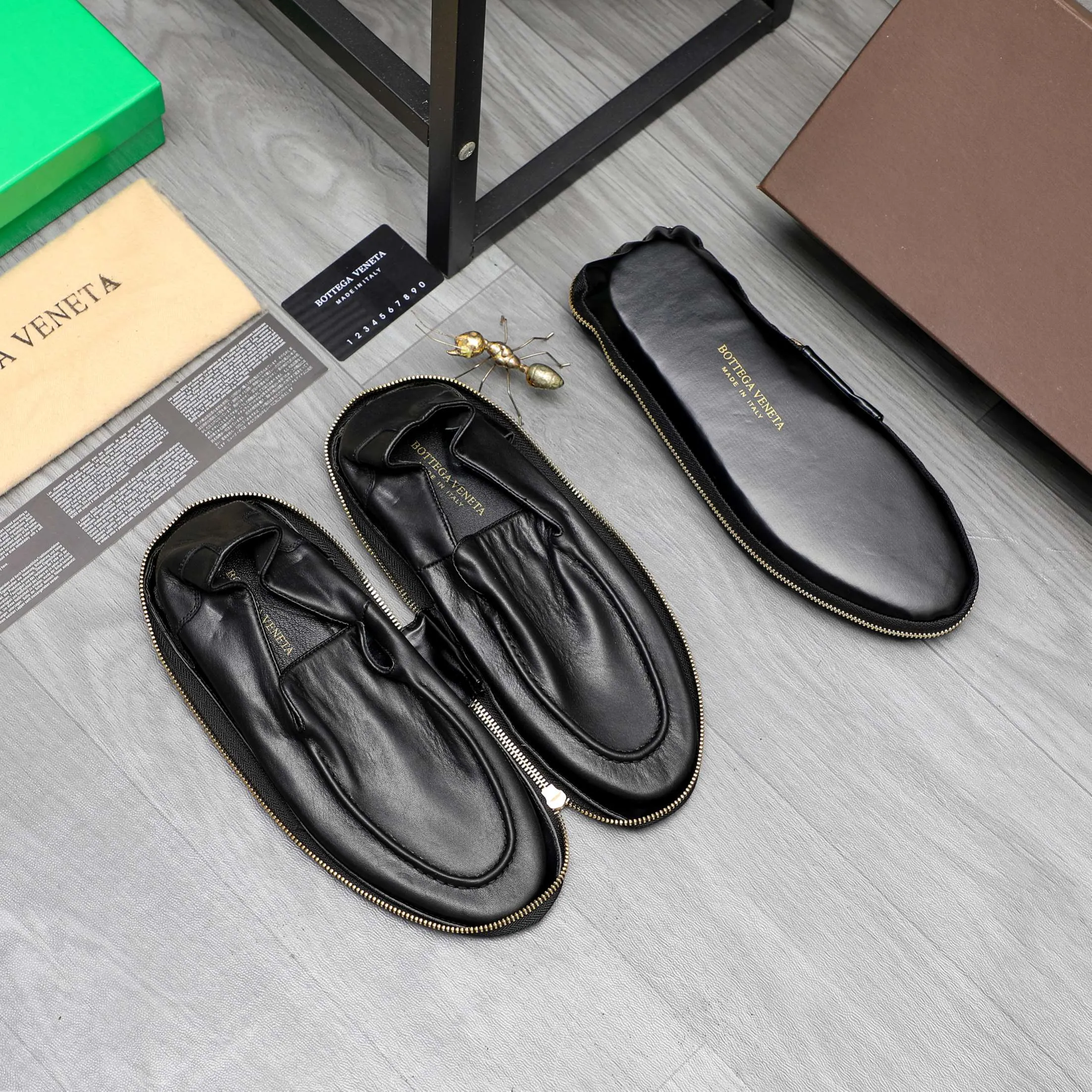 Men's shoes 💰460 Product trademark: BV "Bottega Veneta" soft leather slip-on men's shoes Regular size: 39-45 Product materials: Selected high-quality cowhide upper, cowhide lining, original outsole